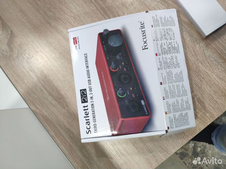 Внешняя звуковая карта focusrite Scarlett 2i2 3rd