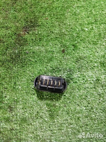 Кнопка стеклоподъемника передняя Renault Logan