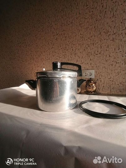 Скороварка минутка СССР, на 6 литров. С запасной