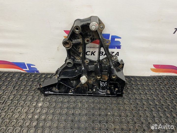 Кронштейн буксировочный левый Renault T