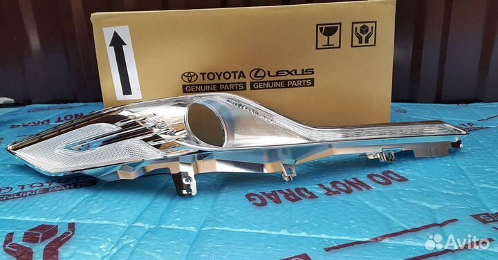 Отражатель фары Toyota Camry 70 2018-2021