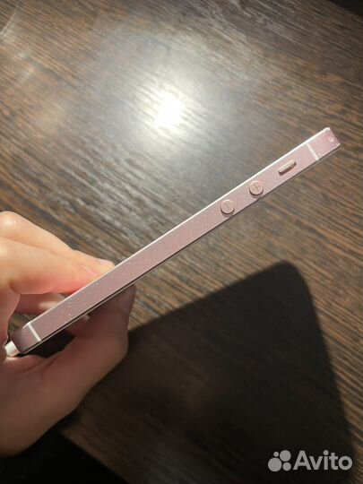 iPhone SE, 32 ГБ