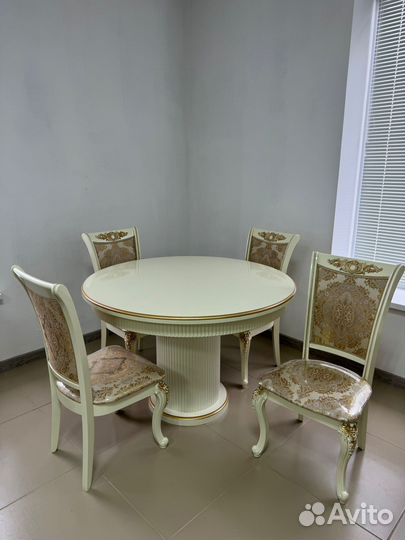 Стол и Стулья