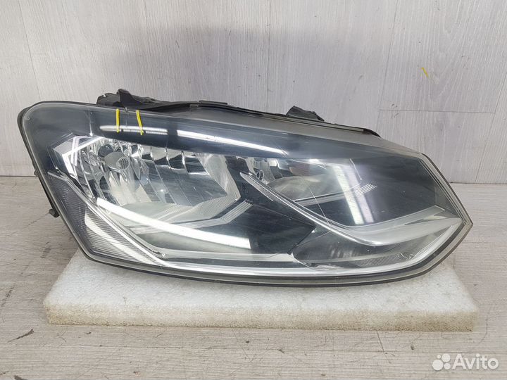 Фара правая Volkswagen Polo