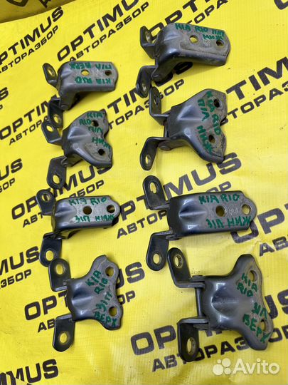 Петля двери Kia Rio 3