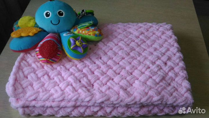 Вязаные плюшевые пледы и пончики