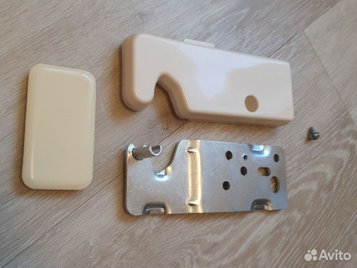 Петля правая верхняя(бежевая)холодильников LG