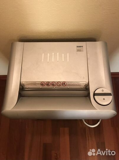 Уничтожитель бумаги шредер