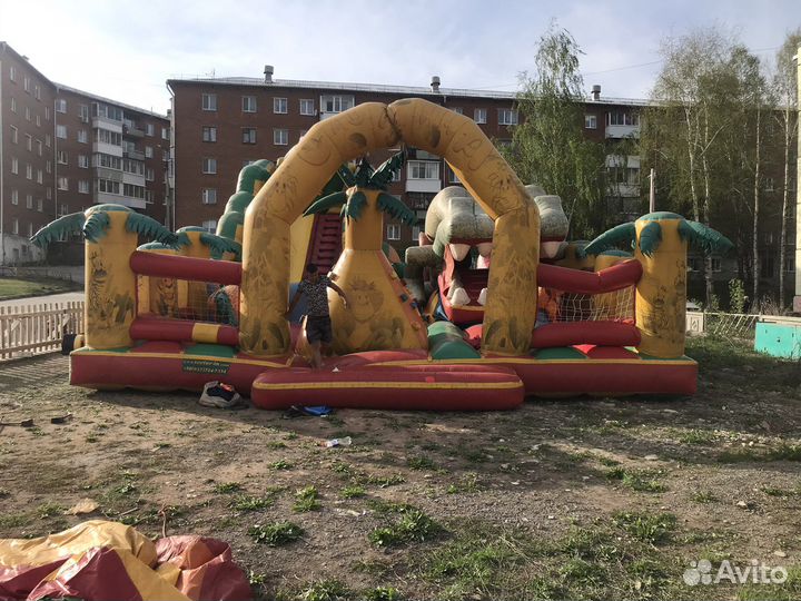 Батут надувной