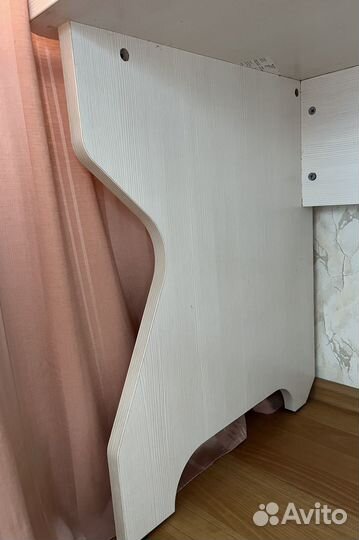 Письменный стол