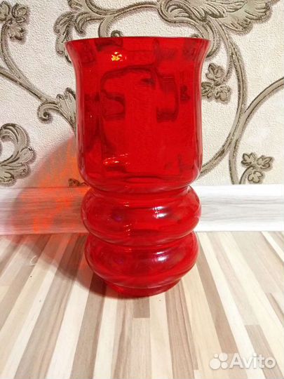 Ваза из рубинового стекла ручной работы