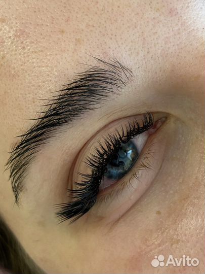 Наращивание ресниц в салоне