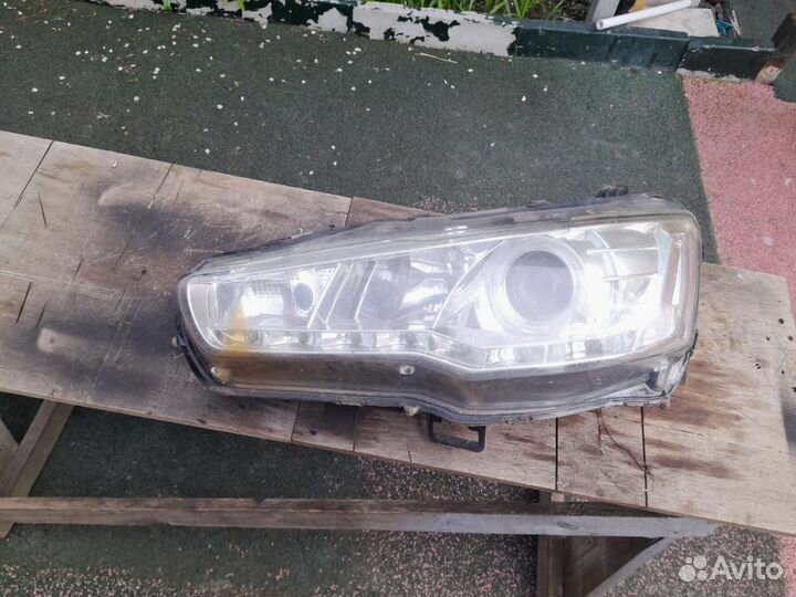 Фары на Мицубиси Лансер 10