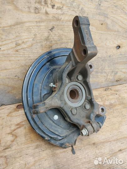 Кулак передний левый Nissan Leaf AZE0 2014