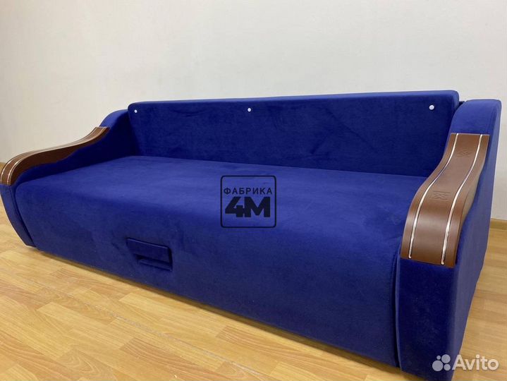 Прямой диван с декоративными подлокотниками