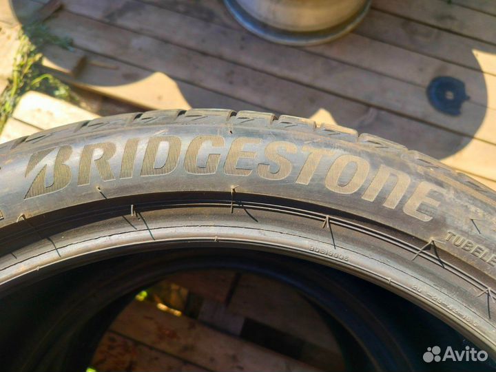 Bridgestone Turanza T005 285/35 R20