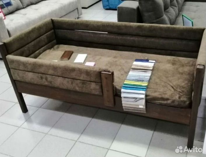 Кроватка детская из массива лиственницы