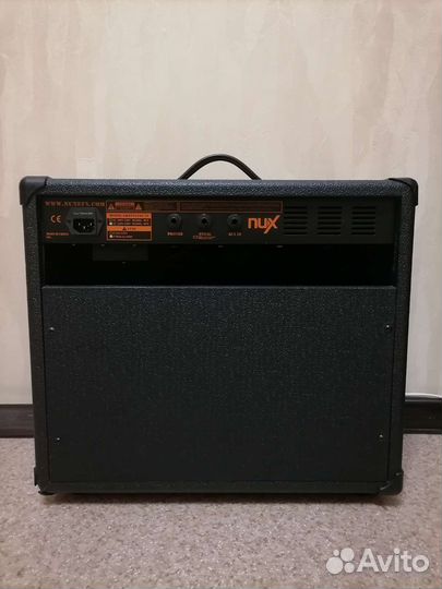 Гитарный комбоусилитель