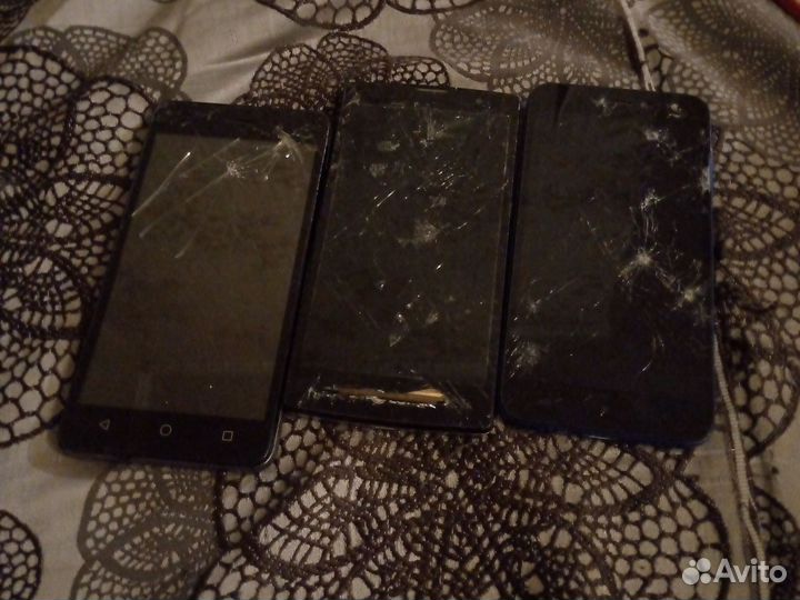 Три телефона на запчасти