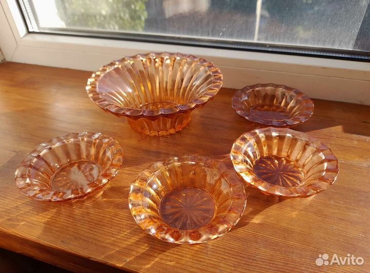 Продаю вазу из цветного стекла