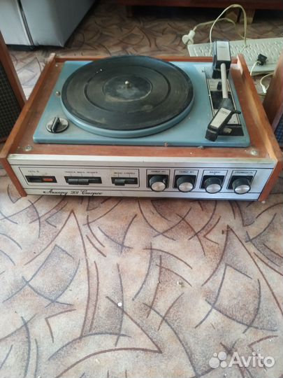 Виниловый проигрыватель