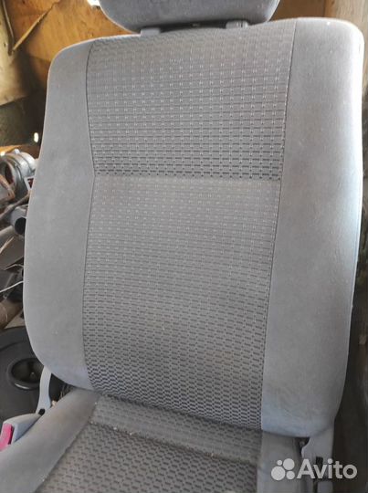 Передние сидения Mitsubishi Lancer Cedia 9