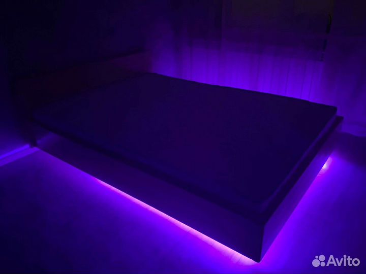Кровать