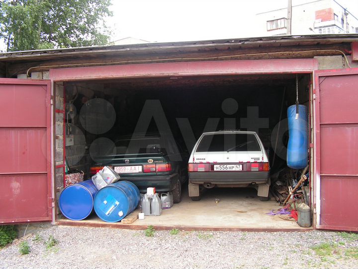 Гараж, > 30 м²