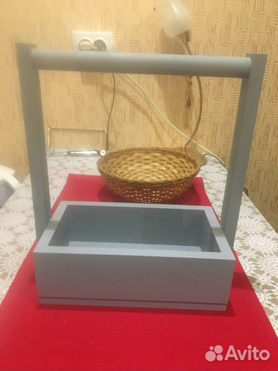 Корзина деревянная, вазы плетеные