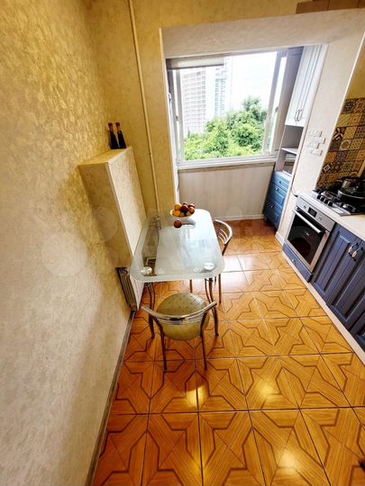 2-к. квартира, 54 м², 3/5 эт.