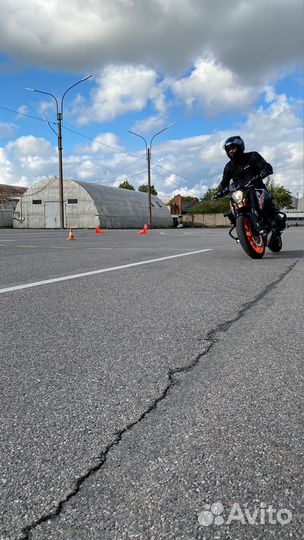 Вождение мотоцикла на KTM duke