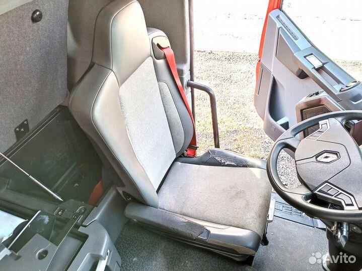 7482617348 Сиденье водительское пневматическое