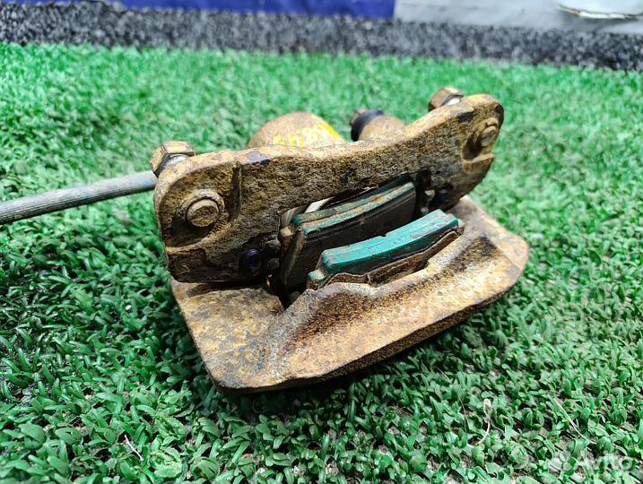 Суппорт тормозной задний правый Mitsubishi Pajero Sport