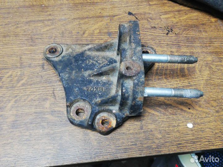 Кронштейн двигателя Митсубиси ACX