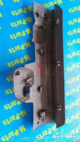 Порожек пластиковый передний правый Mazda Demio