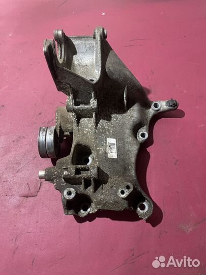 Кронштейн двигателя Renault Duster 2.0