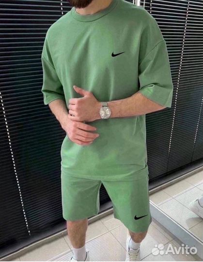 Мужской спортивный костюм