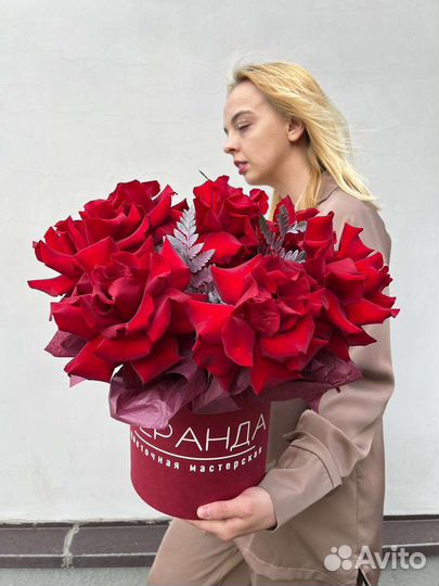 Ажурные розы в коробке