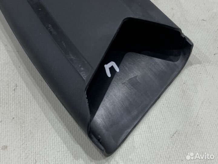 Обшивка правой петли багажника Audi A7 4G