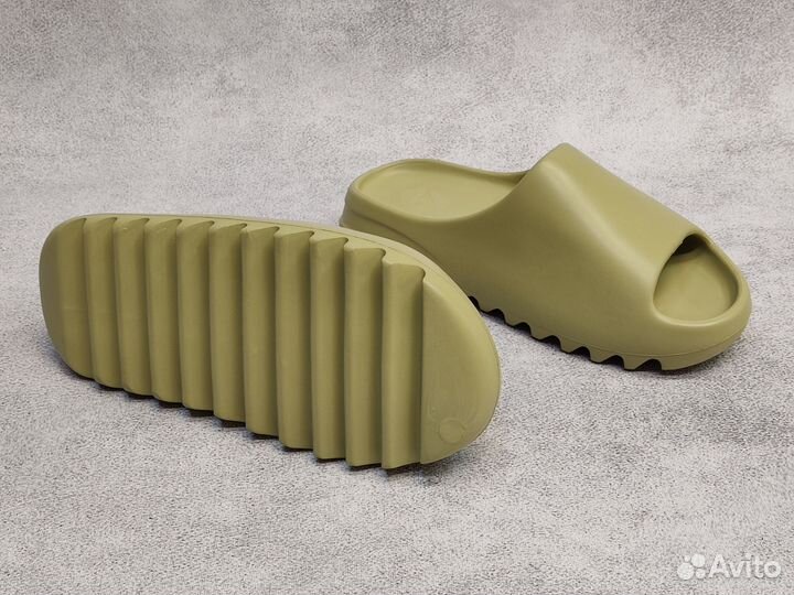 Тапочки Adidas Yeezy Slides