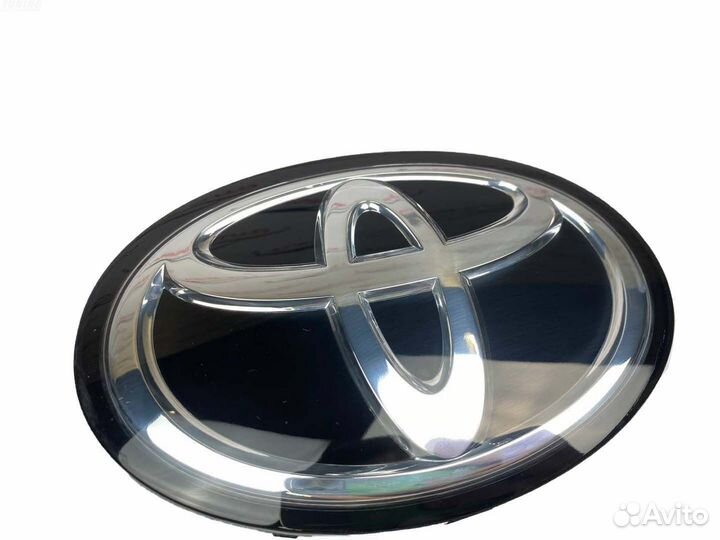 Эмблема в решетку Toyota Camry 40 L4771