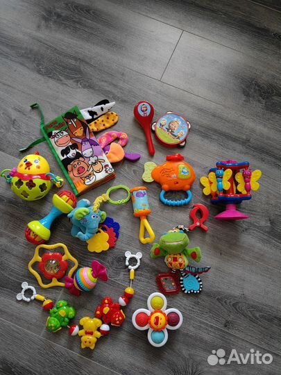 Игрушки для малышей пакетом 700