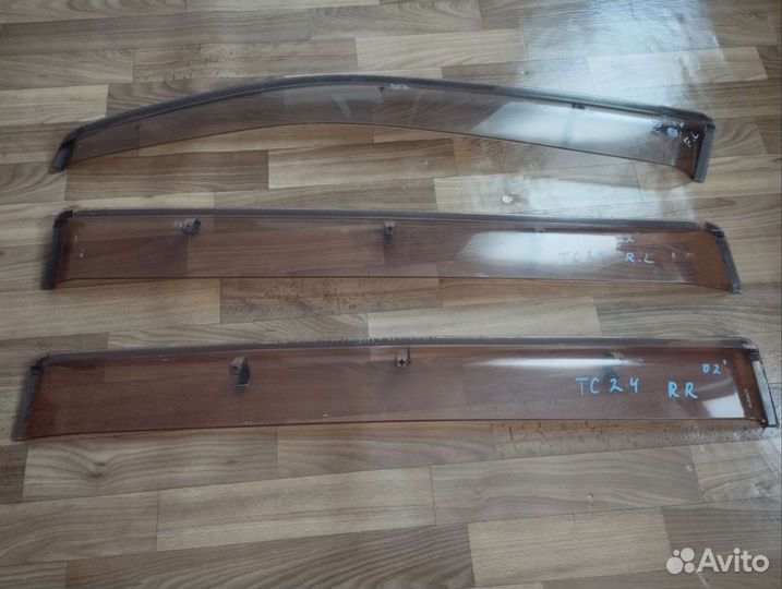 Ветровики поштучно на двери Nissan Serena TC24