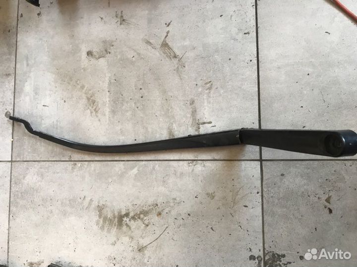 Поводок стеклоочистителей передний левый Kia Ceed