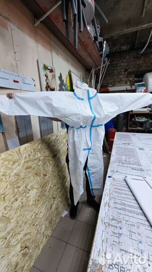 Защитный костюм одноразовый