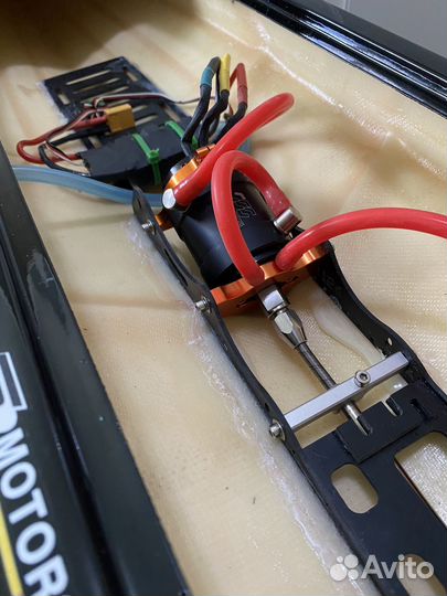 Лодка/катер на радиоуправлении