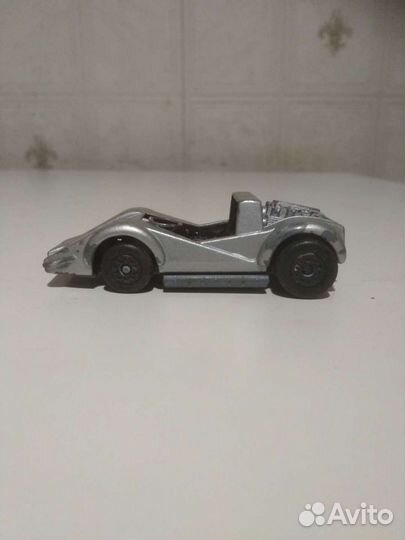 Модель Hellraiser, Англия