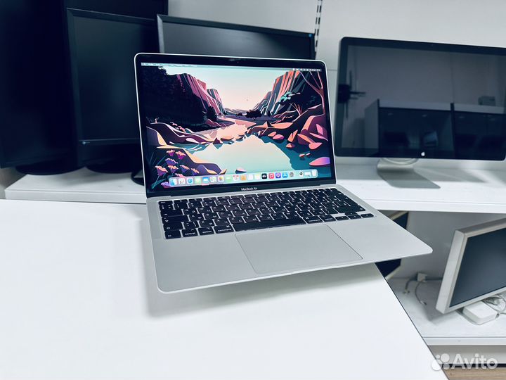 MacBook Air 13 2020 i3 1.1 Ростест 256 gb (Э-674)