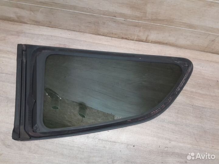 Стекло глухое левое Ford Fiesta Mk5 (2002—2008)