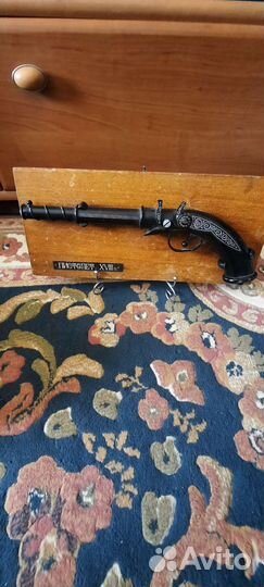 Сувенирный пистолет 18 века